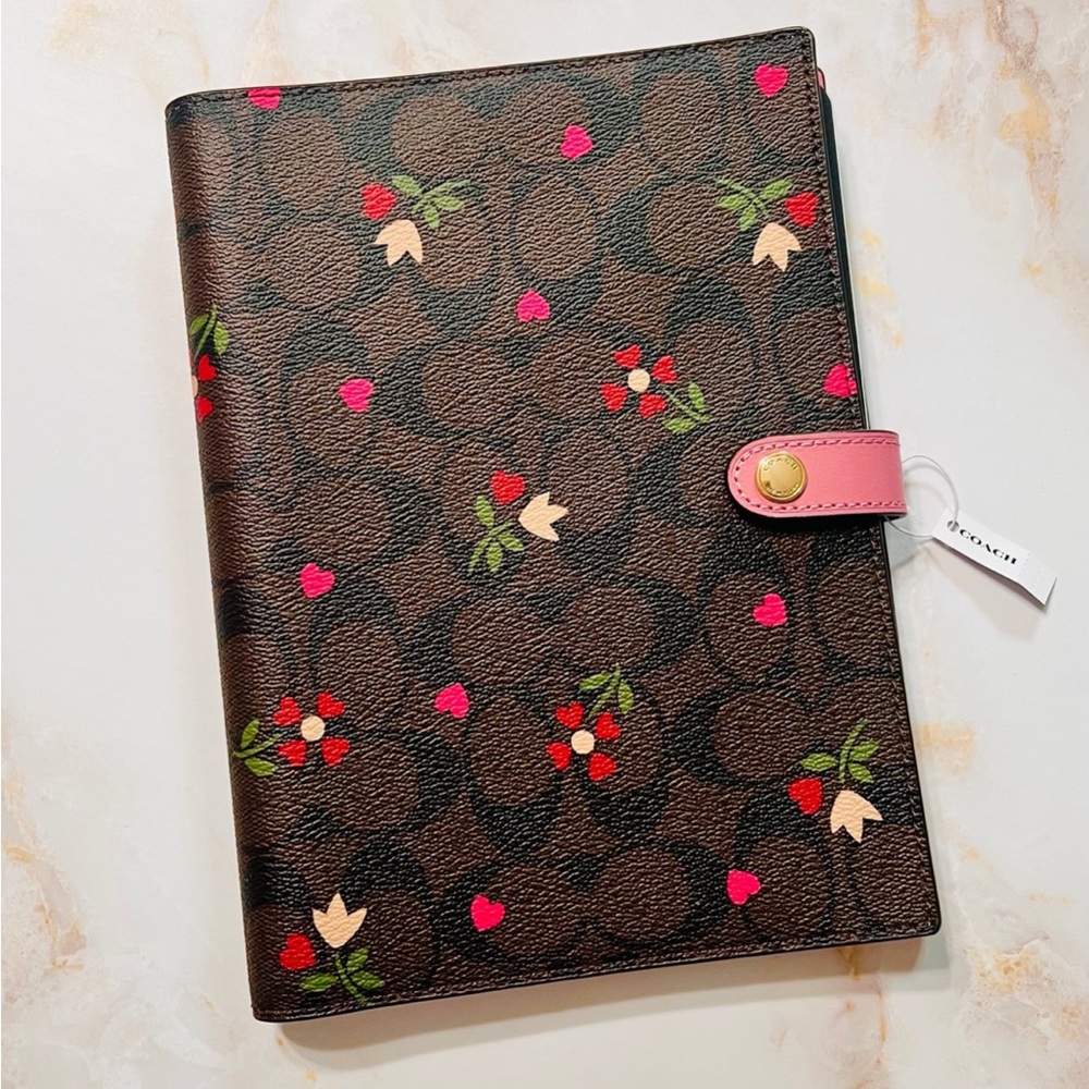 ♥︎♥︎♥︎SOLD♥︎♥︎♥︎NWT COACH Notebook In Signature Canvas With Heart Petal Print